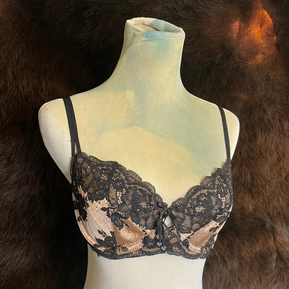 Victoria’s Secret bra 36C (1675)